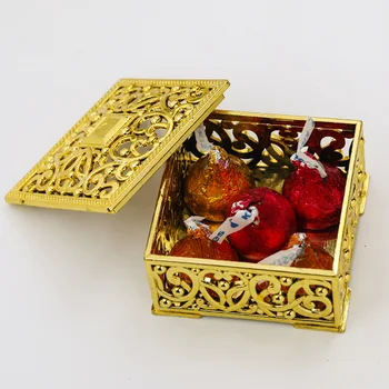 24 ADET Hollow Out Çiçek Desen Hediye Kutuları Kare Mini Plastik Şeker Kutuları Ambalaj Kutusu Parti Iyilik (Altın)