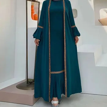 Kadınlar için Şık ve Zarif Bir Orta Doğu Elbisesi ile Dışarıda Perl Düz Renk Boncuklar