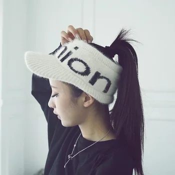 Moda Yeni Kadın Bayan Boş Üst Spor At Kuyruğu Örme Şapka Harfler Kafatası Bere Sıcak Şapka Bayan Kız Kış Kayak Şapkası